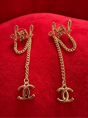 CC 18K Gold Chain Chanel Script Earrings